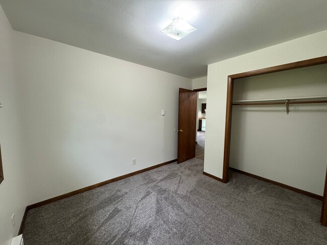 Photo - 928 Court Cir