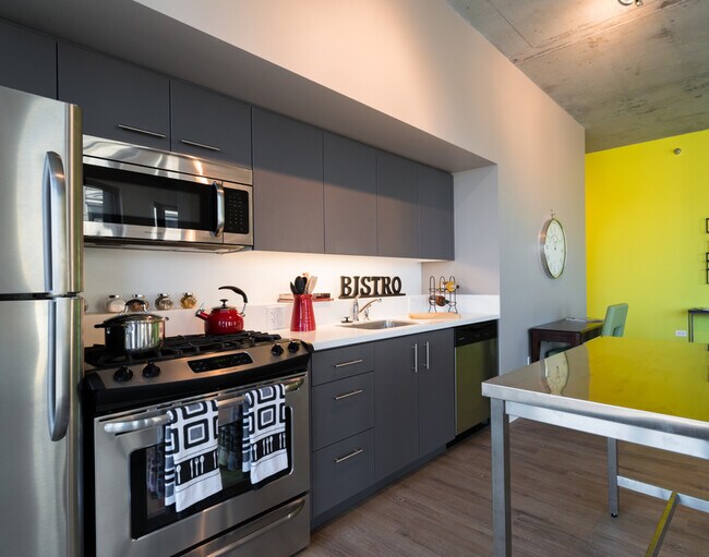 Photo - 1623 W Division St