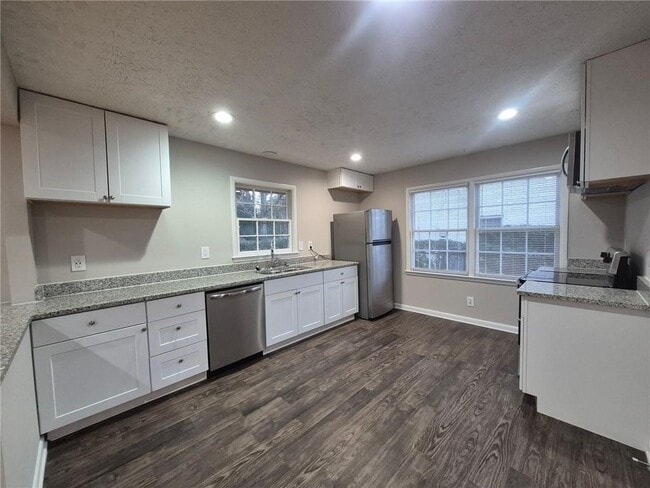 Photo - 2057 Willamette Way