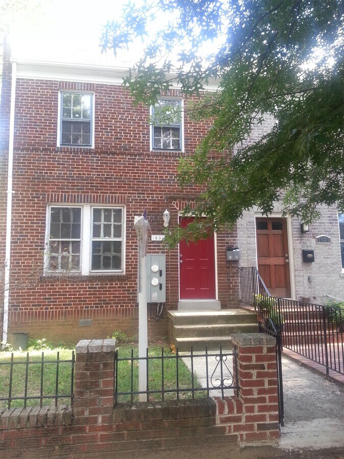 Photo - 1631 E St SE