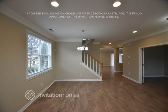 Photo - 335 Yellow Iris Rd SE House