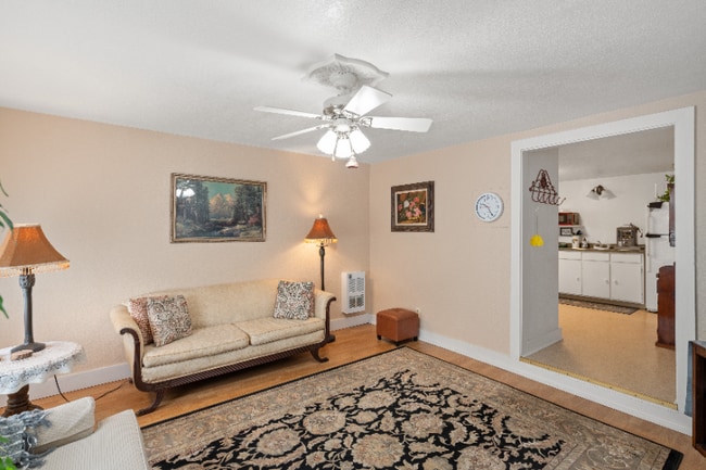 Photo - 451 Broad St