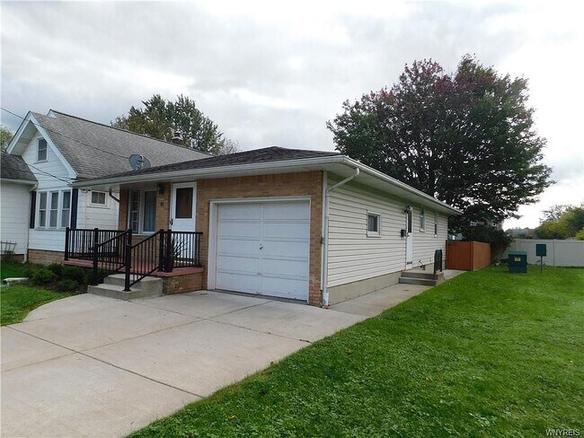 Photo - 95 Manhasset St