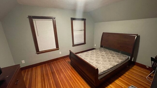34 Larchmont St Unit 2