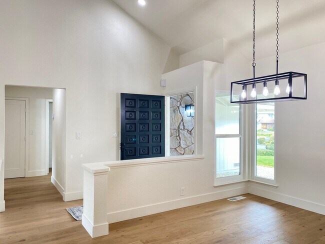 Photo - 11 Paddock Ct