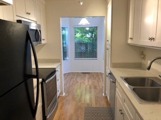 Photo - 1304 Foothill Dr