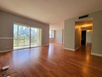 Building Photo - 4200 Hillcrest Dr Unit 303