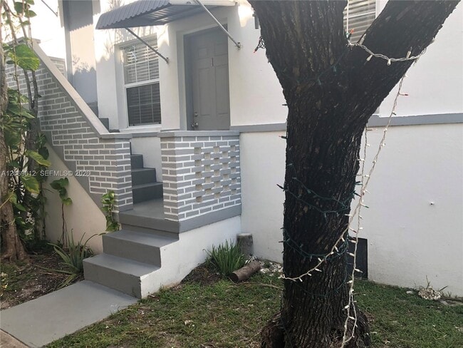Photo - 15 Sidonia Ave Unit 3