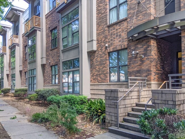 Building Photo - COMING SOON! Modern 1BR/1BA in First Ward ... Rental