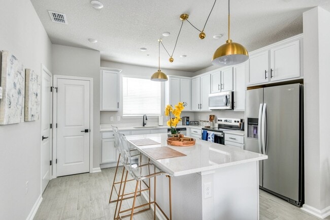 Photo - 1063 Farwell St