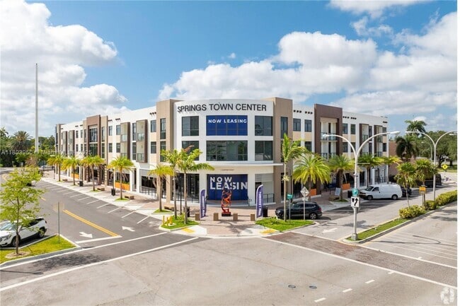 Building Photo - 1 Curtiss Pkwy Unit 313 Rental