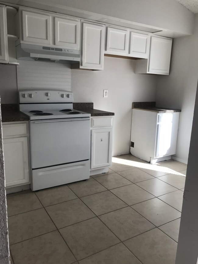 Photo - IMMEDIATE  MOVE IN!!!!!Cute 2 Bed / 2 Bath Unit in Pine Hills For Rent
