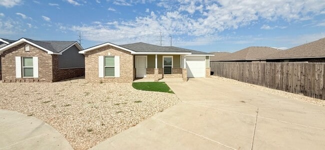 Building Photo - Townhome in Upland Heights!