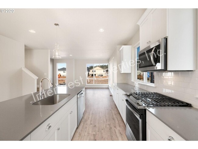 Photo - BEAUTIFUL NEWER CONSTRUCTION 4 BD HOME W/2...