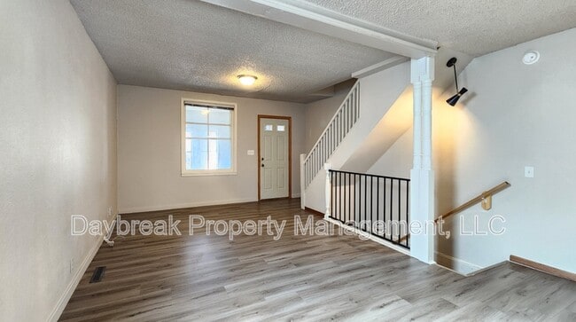 Photo - 1005 12th St N