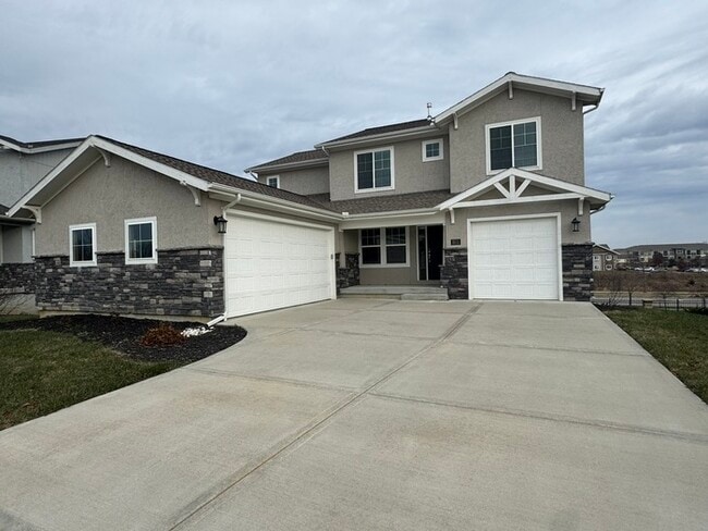 Photo - Luxury 5BR 4 BA Home w/ Pool and Clubhouse Access in GREAT location!