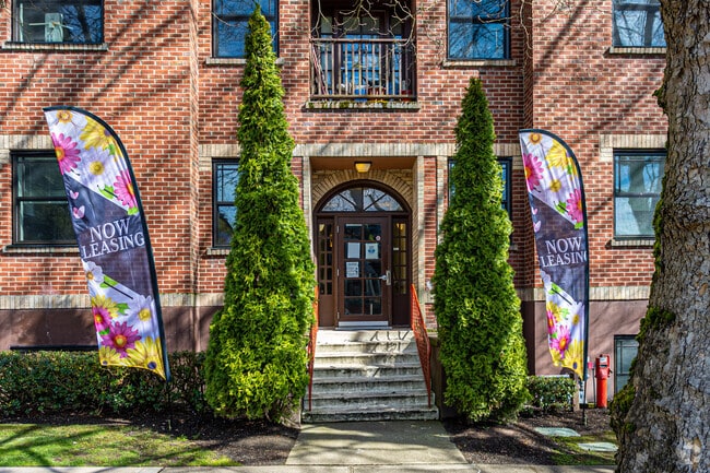 Entrance - Annobee Apartments