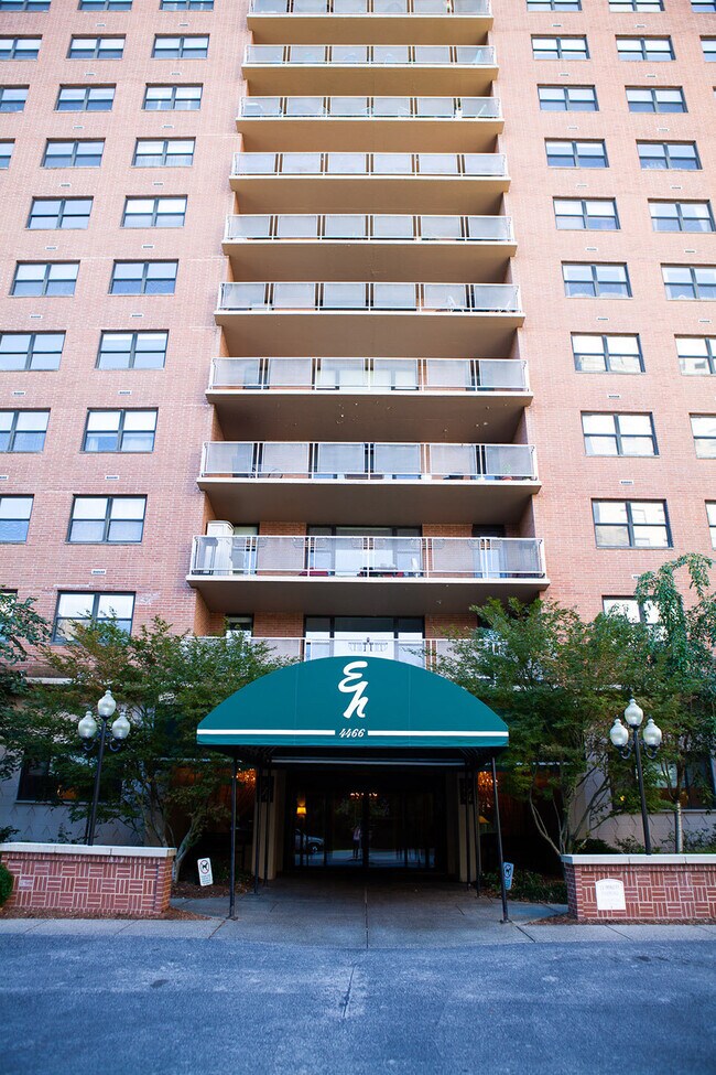 Executive House Exterior - 4466 W Pine Blvd Unit 4G