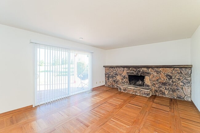 Photo - PURE Property Management presents: Beautiful 4 Bedroom Home Near Foxtail Golf Course!