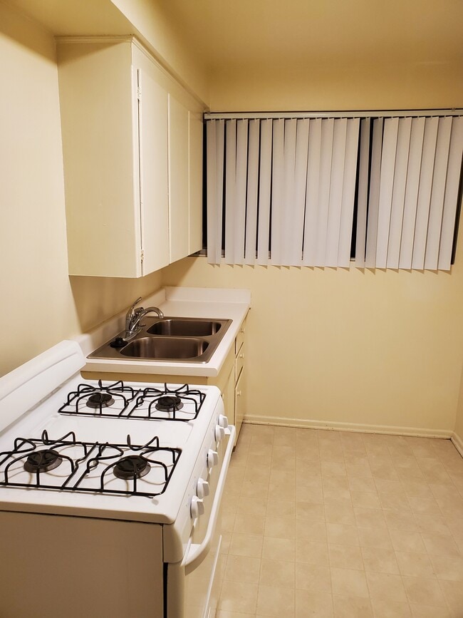 Photo - 11017 Strathmore Drive, Los Angeles