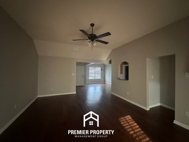 Photo - 9319 Eckley Cove