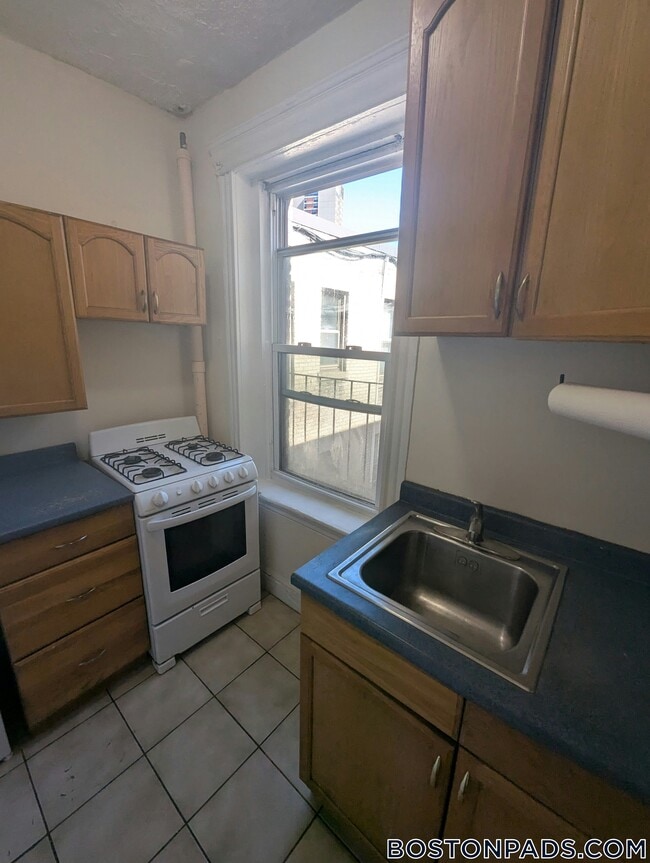 Photo - 364 Riverway Unidad 22