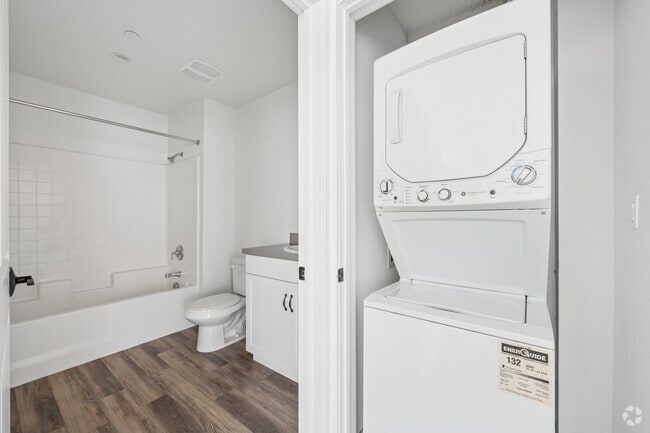 2BR, 2BA - 1020SF - Laundry