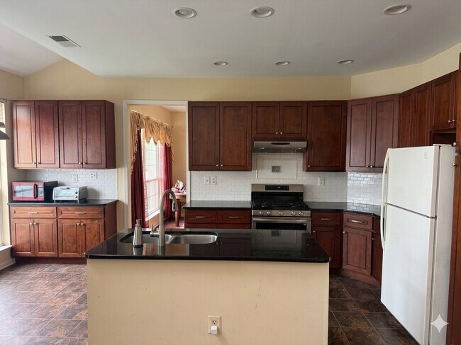 Photo - 39 Cartier Dr