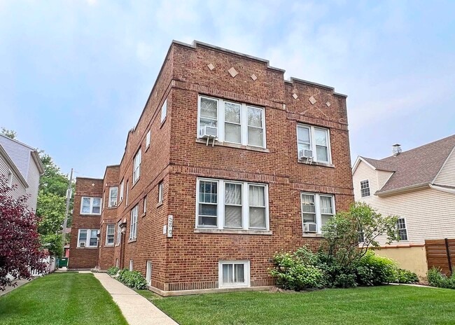 Building Photo - 4750 N Lotus Ave Unit 2W Rental