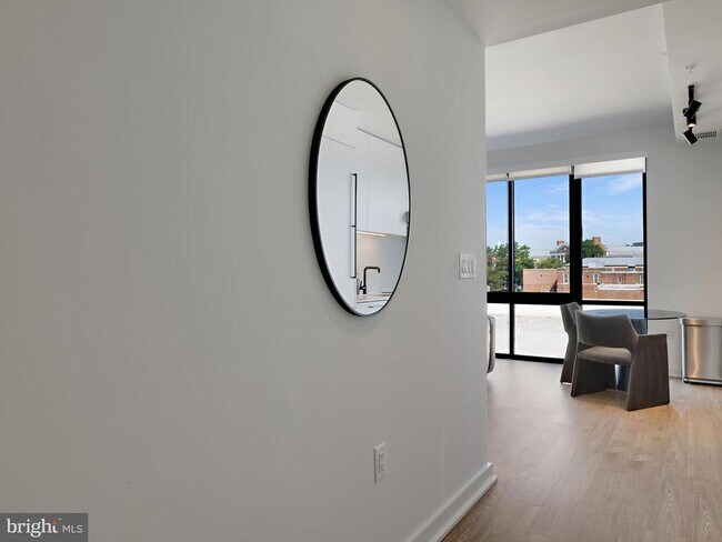 Photo - 1625 Eckington Pl NE Unidad PH207