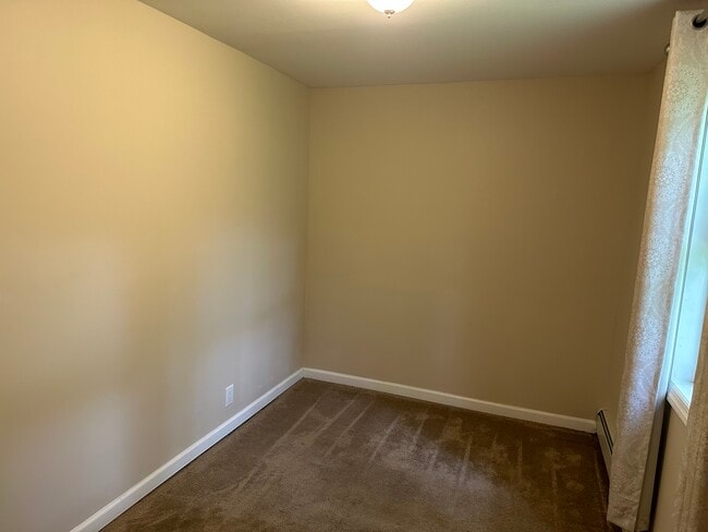 17 Dorchester Rd Unit Room 2