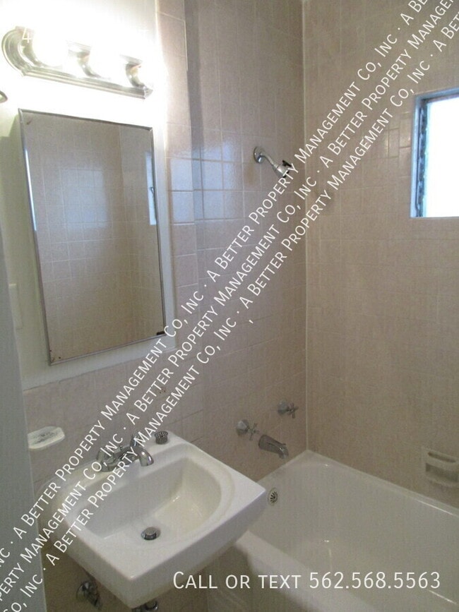 Photo - 48 Roycroft-