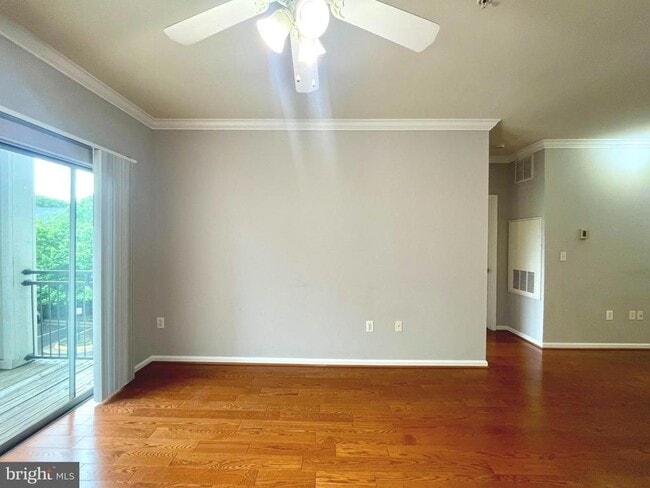 Building Photo - 12124 Garden Ridge Ln Unit 301