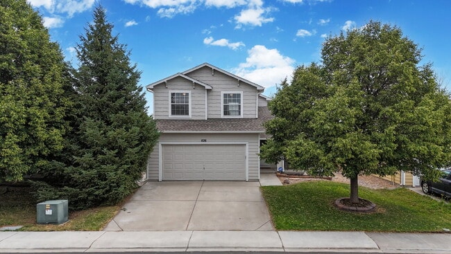 Building Photo - Spacious 3-Bed,2.5-Bath Home with Fenced Yard