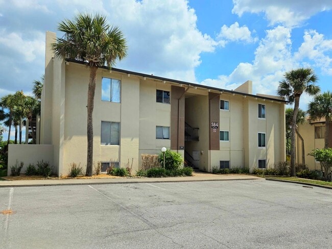 Building Photo - 584 Orange Dr