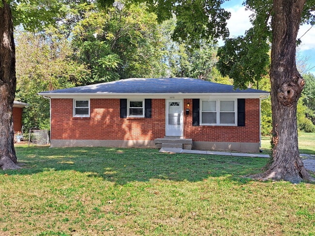 Building Photo - 3201 Patricia Dr Rental