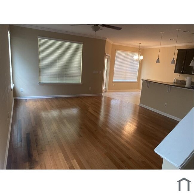 Photo - 408 Walnut Dr