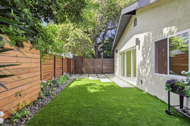 Photo - Beautiful modern 3 Bed + 2 Bath House