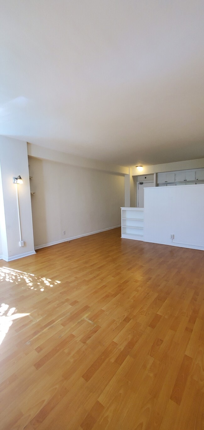 Photo - Wilshire Mediterranean Apartments