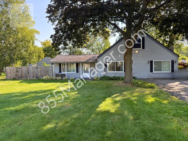 Building Photo - Updated 4-Bedroom with Primary Suite & Fen... Rental