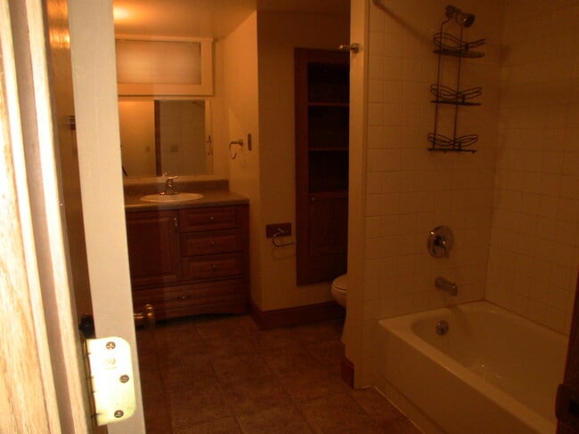 Photo - RIV1935 Unit LOWER