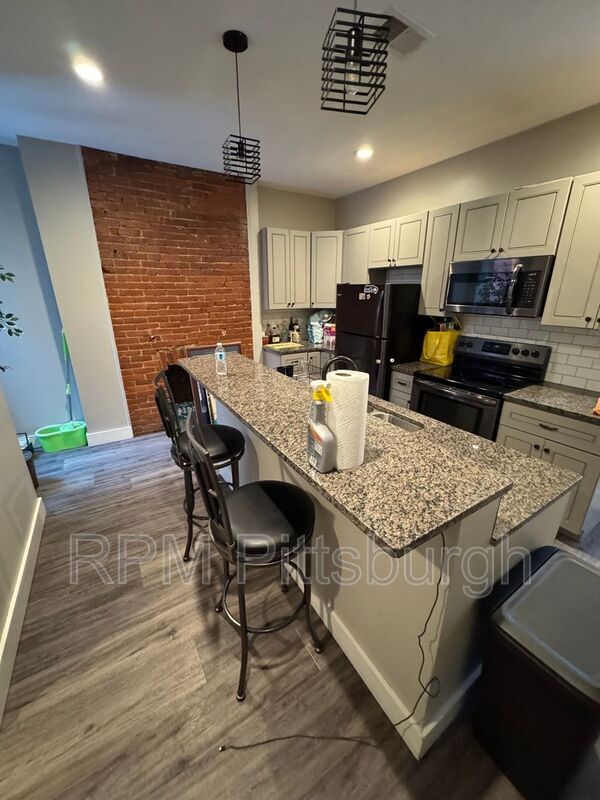 Photo - 5148 Dearborn St