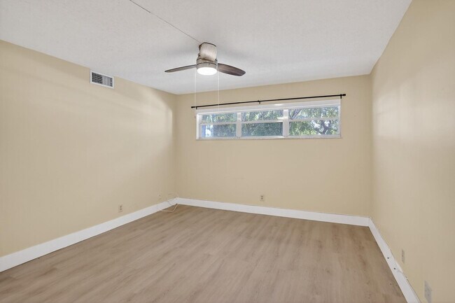 Photo - 830 S Hollybrook Dr Unit 204
