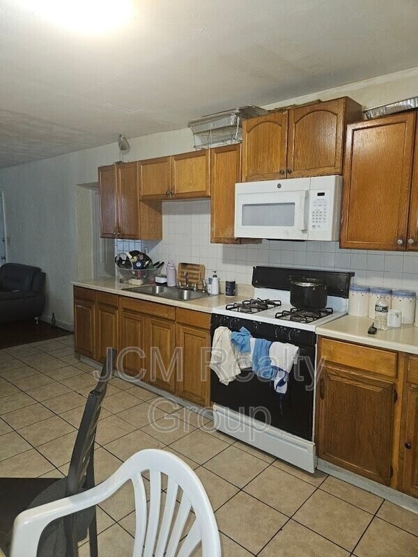 Photo - 192 Chestnut St Unit 3 / 3rd Floor