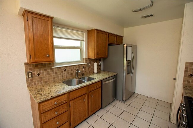 Photo - 4913 Wing Rd