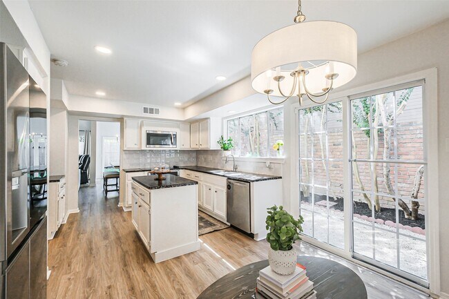 Photo - 1565 Beaconshire