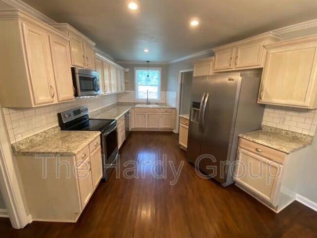 Photo - 934 McKellar Dr
