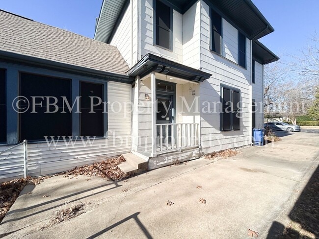 Photo - 405 W Denton St