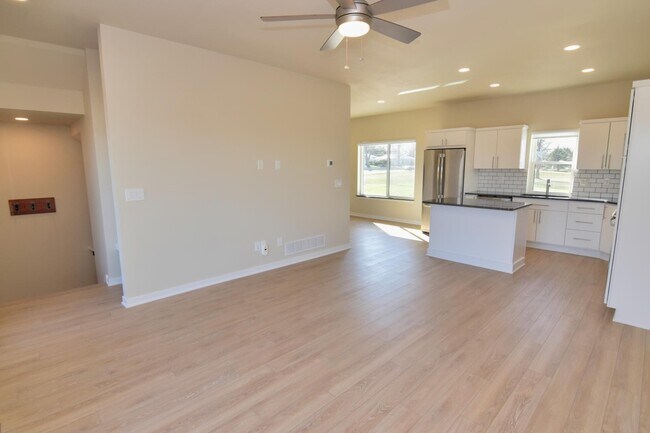 Photo - 18 Crosby Park Dr