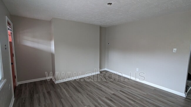 Photo - 102 Glenbury St